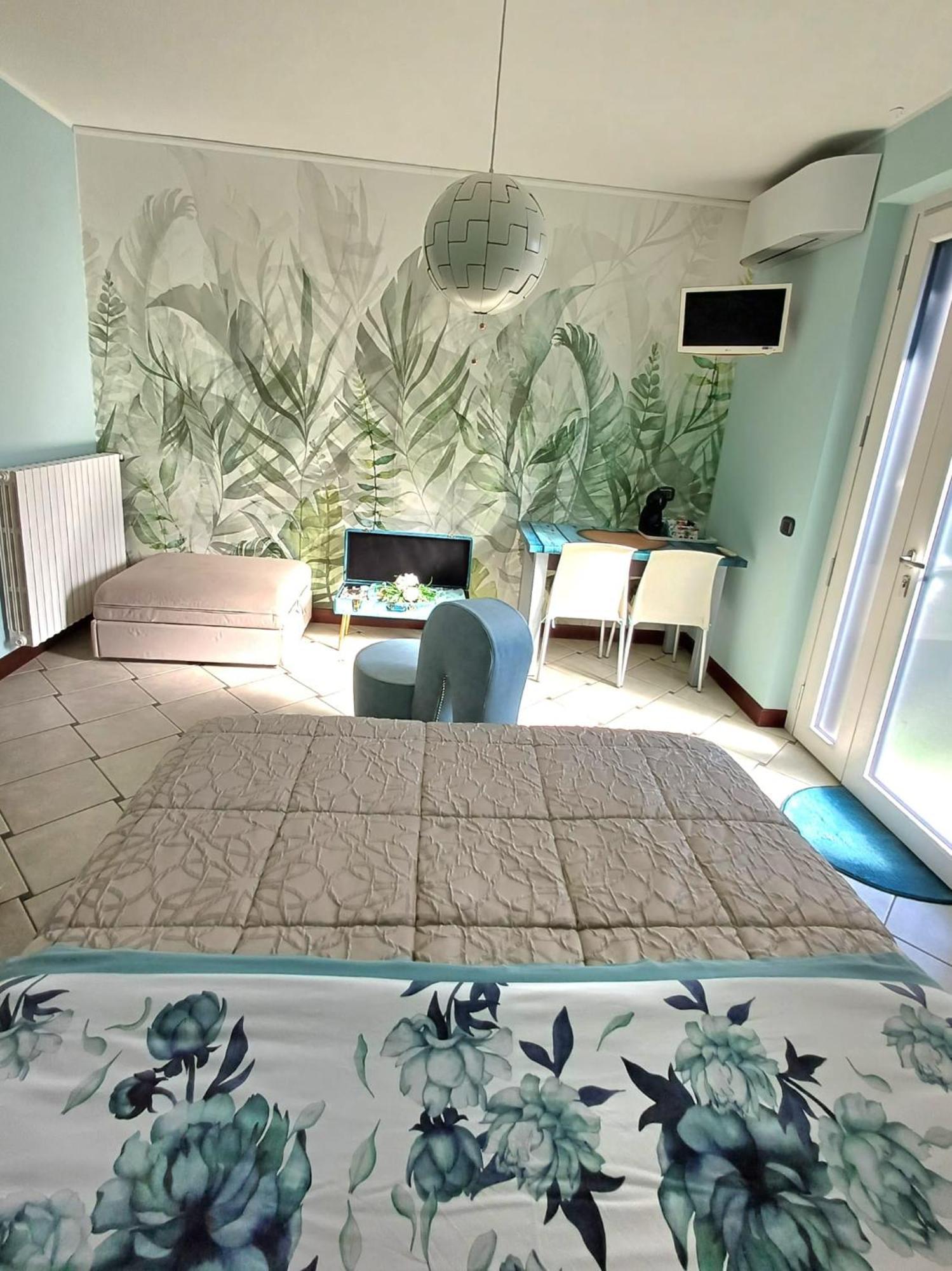 Maryhouse - Ingresso Indipendente Hotell Venegono Superiore Exteriör bild