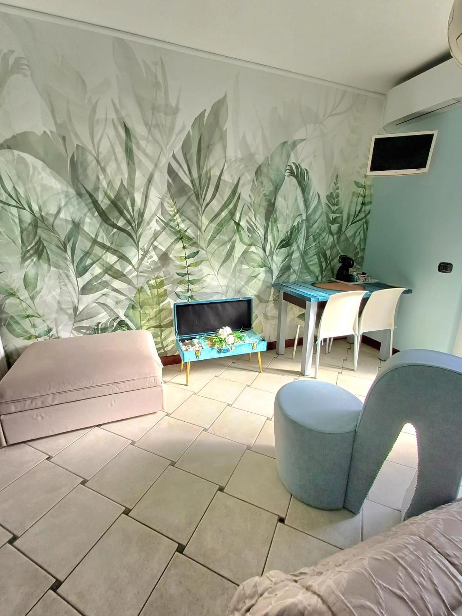 Maryhouse - Ingresso Indipendente Hotell Venegono Superiore Exteriör bild